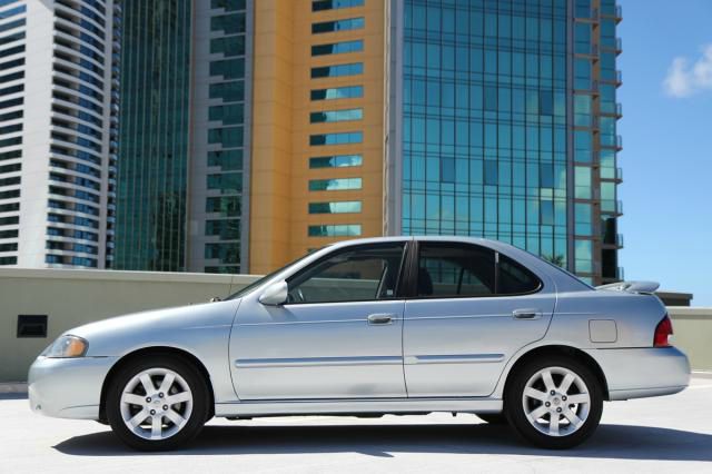 Nissan Sentra Crew Cab Standard Box 4-wheel Drive SLE Sedan