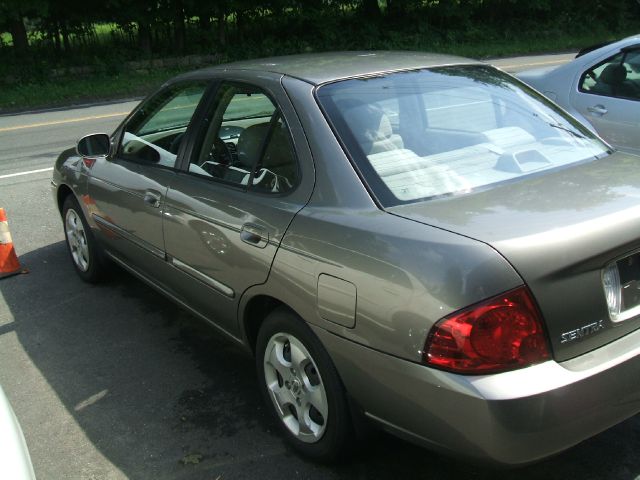 Nissan Sentra 2004 photo 2