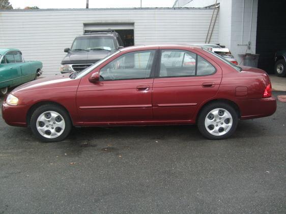 Nissan Sentra E43 Sedan