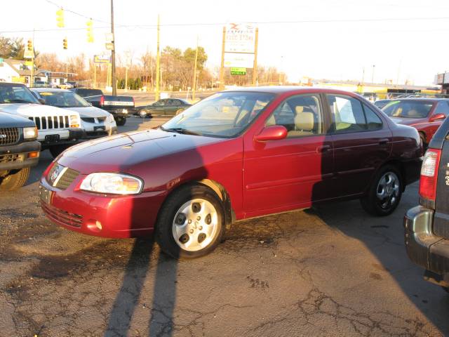 Nissan Sentra E43 Sedan