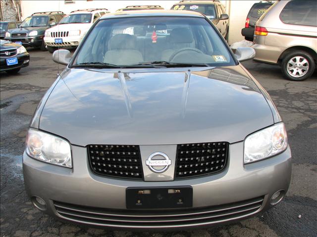 Nissan Sentra E43 Sedan