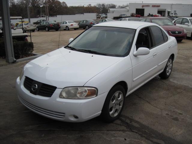 Nissan Sentra E43 Sedan