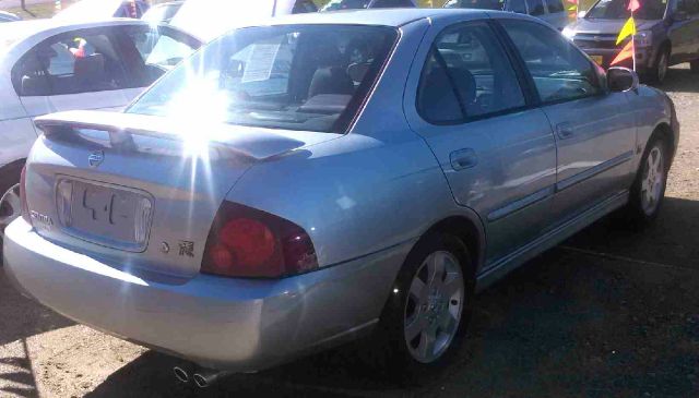 Nissan Sentra 2004 photo 1