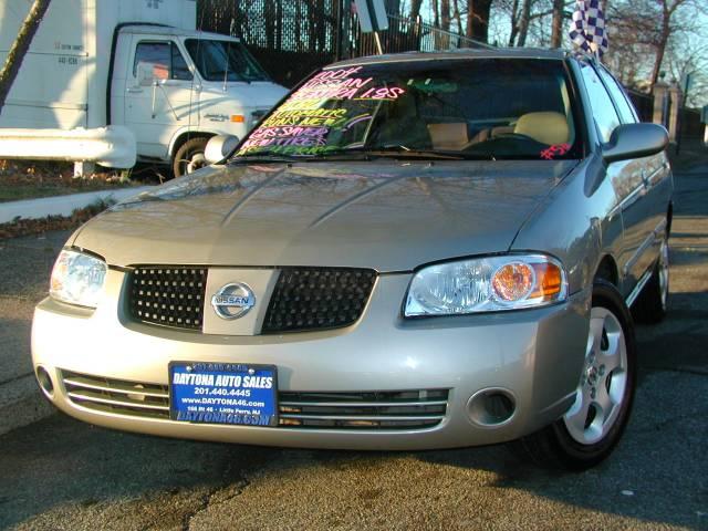 Nissan Sentra E43 Sedan