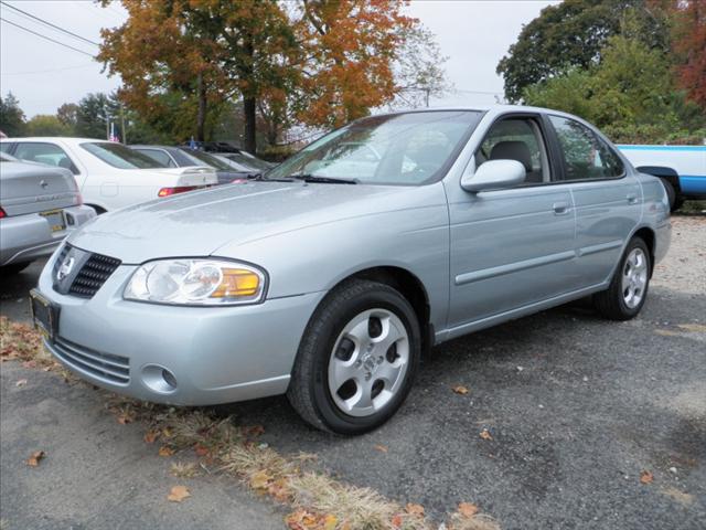 Nissan Sentra E43 Sedan