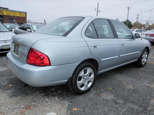 Nissan Sentra 2004 photo 2