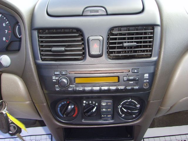 Nissan Sentra 2004 photo 16