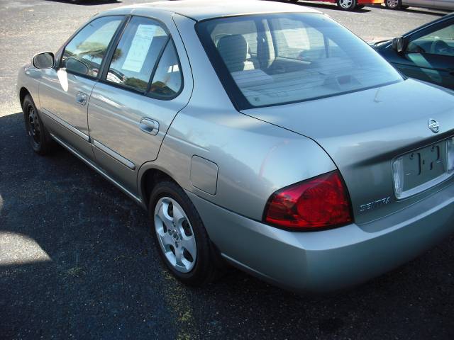 Nissan Sentra 2004 photo 1