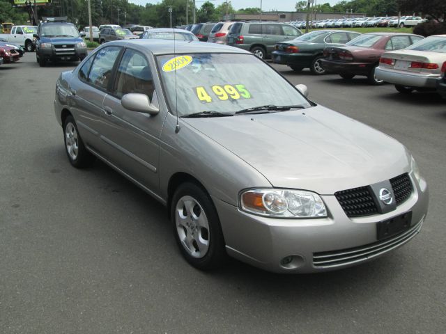 Nissan Sentra E43 Sedan