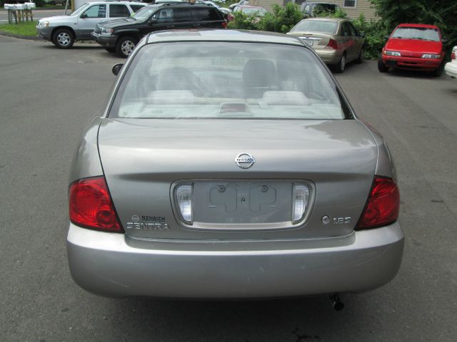 Nissan Sentra 2004 photo 2