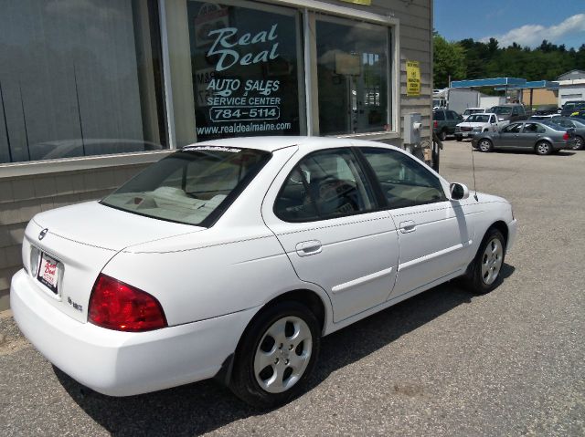 Nissan Sentra 2004 photo 1