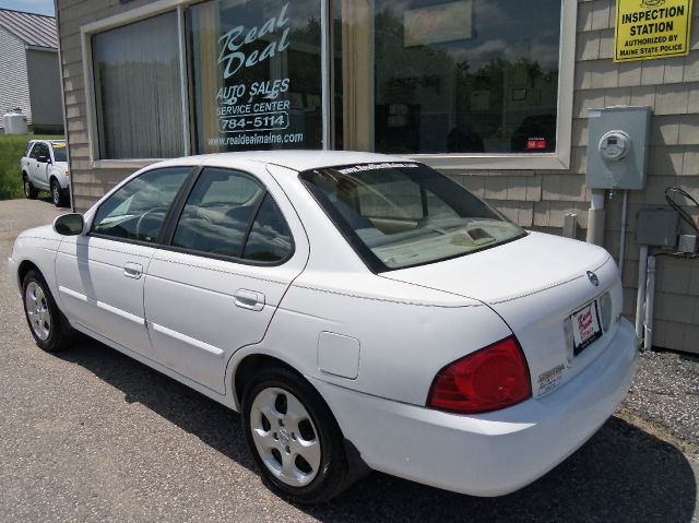 Nissan Sentra 2004 photo 2