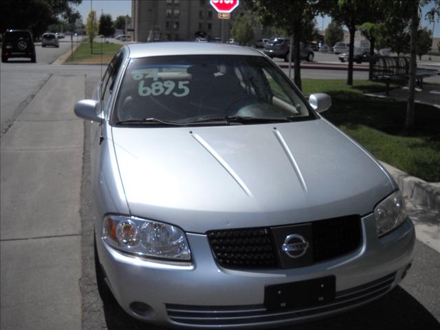 Nissan Sentra E43 Sedan