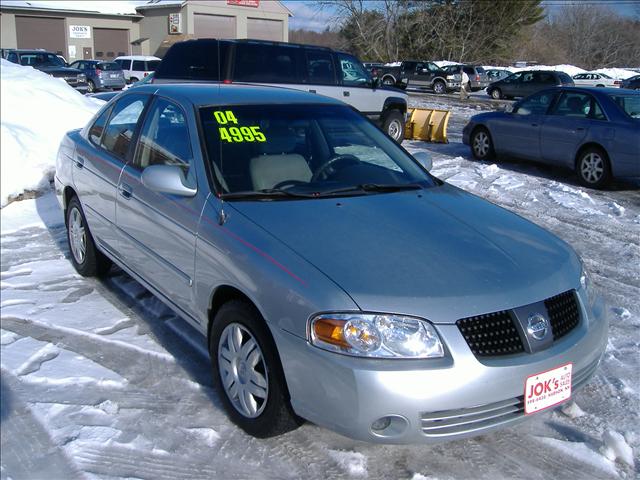 Nissan Sentra E43 Sedan