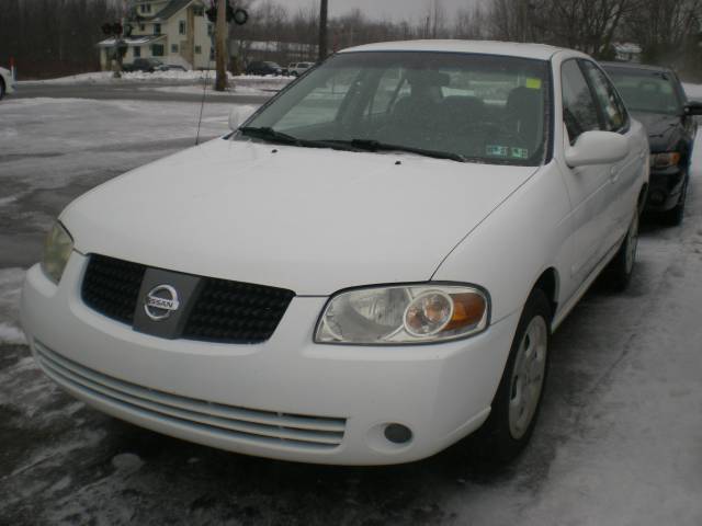 Nissan Sentra E43 Sedan