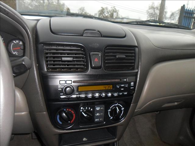 Nissan Sentra 2004 photo 2