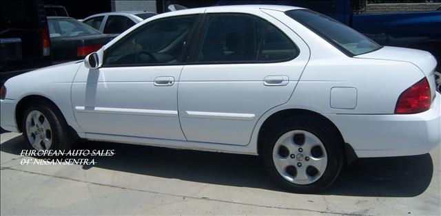 Nissan Sentra E43 Sedan