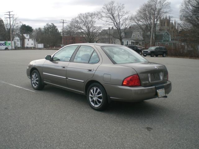 Nissan Sentra 2004 photo 2