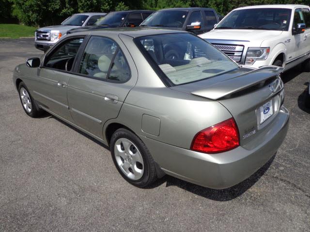 Nissan Sentra 2004 photo 1