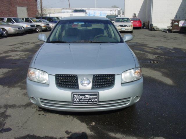 Nissan Sentra E43 Sedan