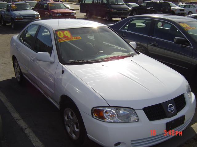 Nissan Sentra E43 Sedan