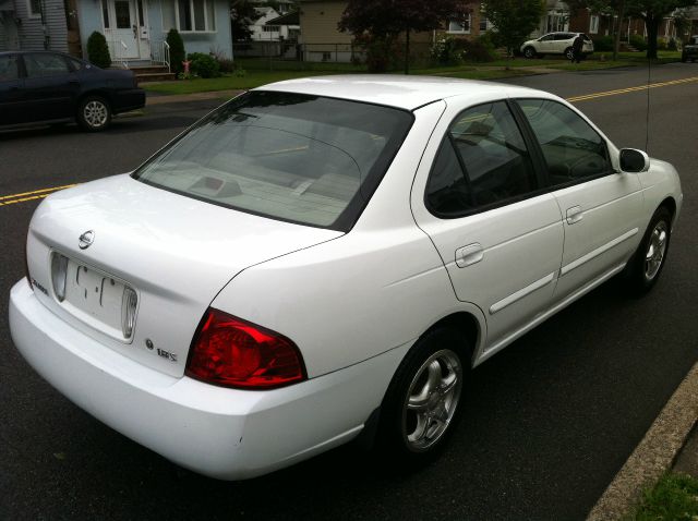 Nissan Sentra 2004 photo 2