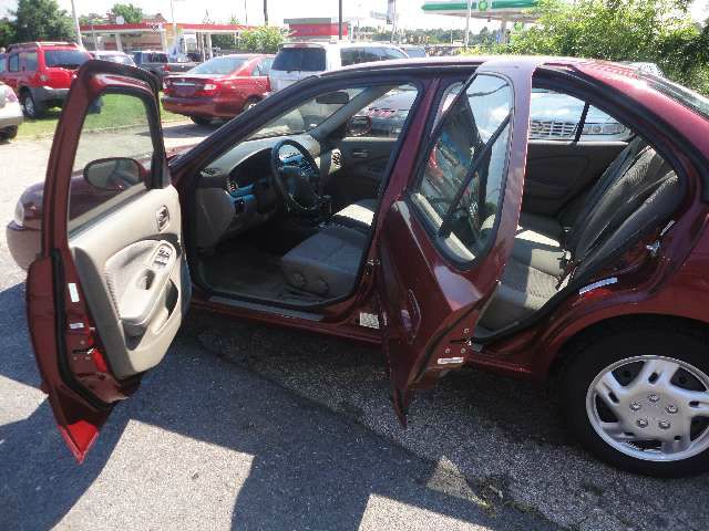 Nissan Sentra E43 Sedan