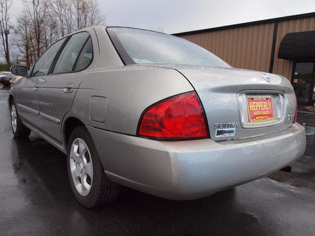 Nissan Sentra 2004 photo 2