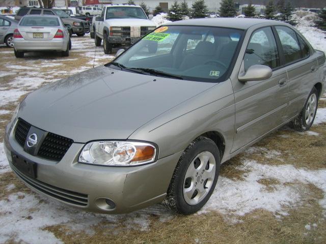 Nissan Sentra E43 Sedan