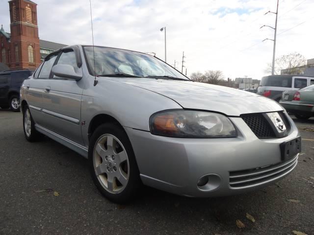 Nissan Sentra Crew Cab Standard Box 4-wheel Drive SLE Sedan