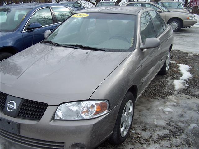 Nissan Sentra E43 Sedan