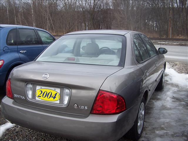 Nissan Sentra 2004 photo 1