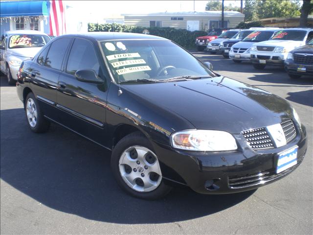 Nissan Sentra E43 Sedan