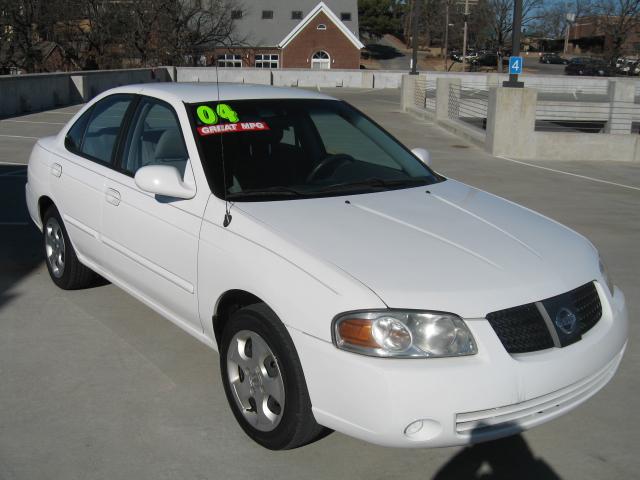 Nissan Sentra E43 Sedan