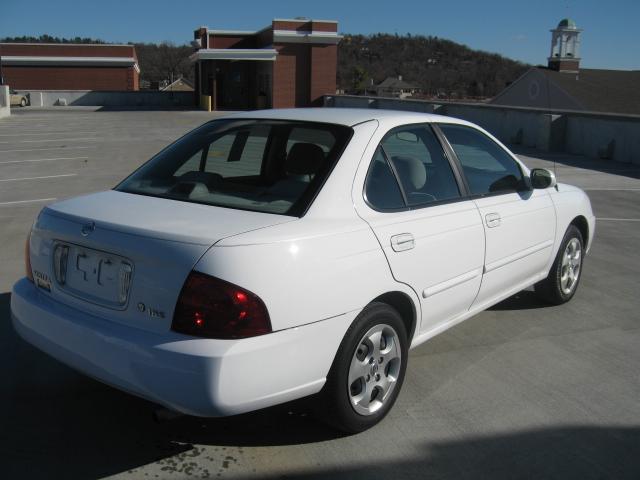 Nissan Sentra 2004 photo 1