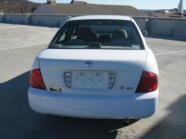 Nissan Sentra 2004 photo 2