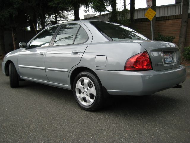 Nissan Sentra 2004 photo 2