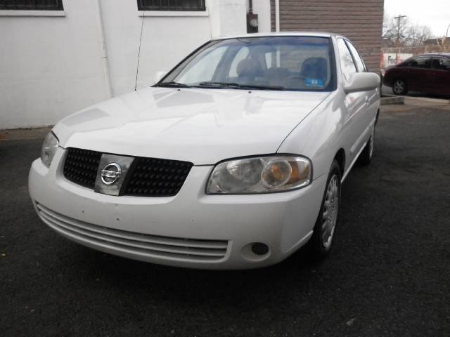 Nissan Sentra E43 Sedan