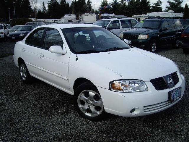 Nissan Sentra E43 Sedan