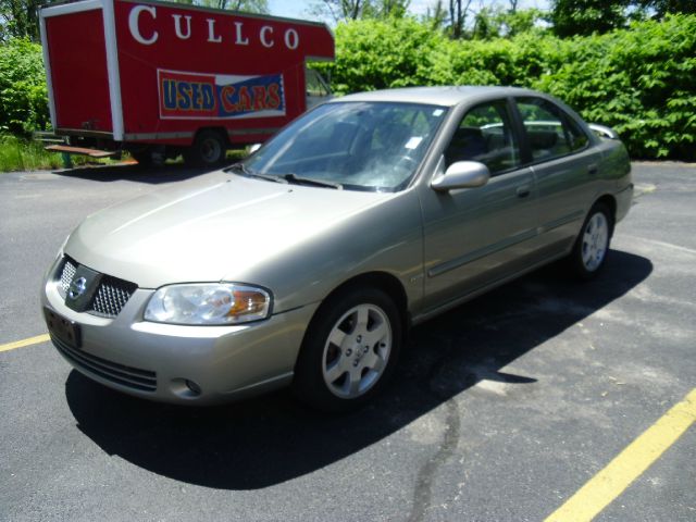 Nissan Sentra E43 Sedan