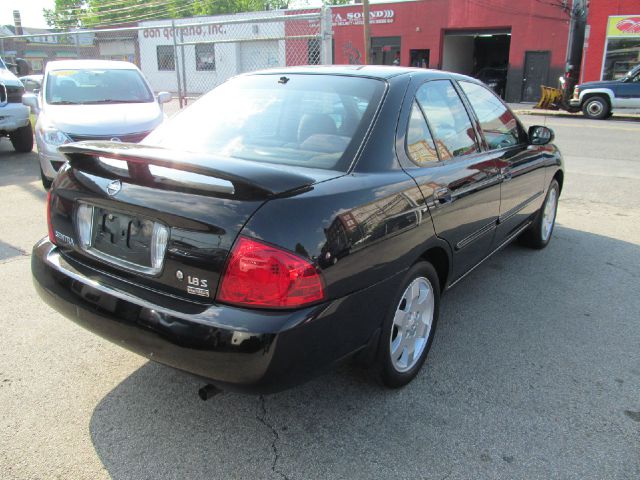 Nissan Sentra E43 Sedan