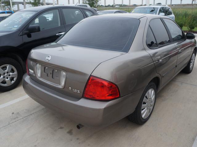 Nissan Sentra 2005 photo 2