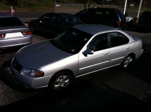 Nissan Sentra RWD 4dr V8 Eddie Bauer Sedan