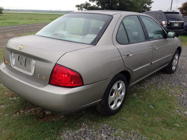 Nissan Sentra E43 Sedan