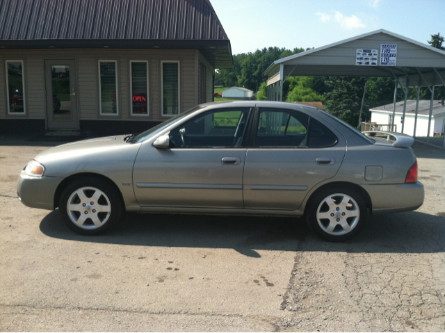 Nissan Sentra E43 Sedan