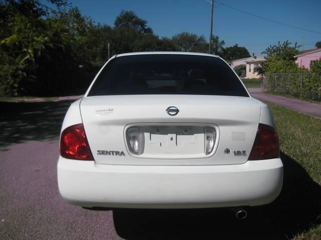 Nissan Sentra E43 Sedan