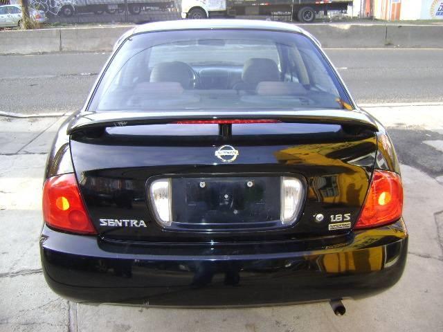 Nissan Sentra E43 Sedan