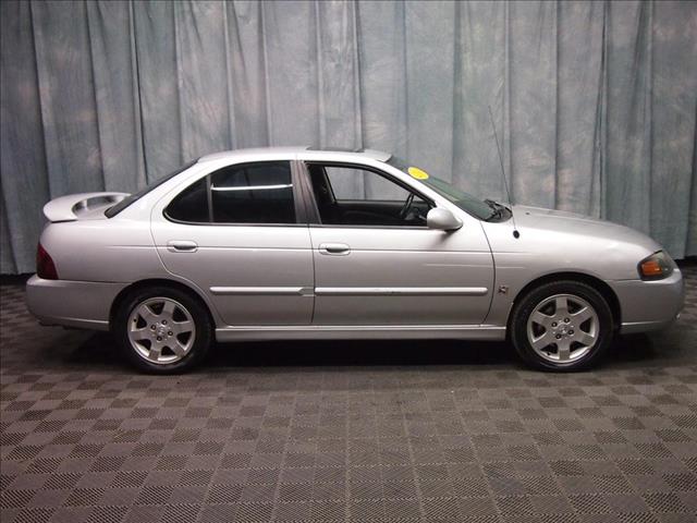 Nissan Sentra Crew Cab Standard Box 4-wheel Drive SLE Sedan