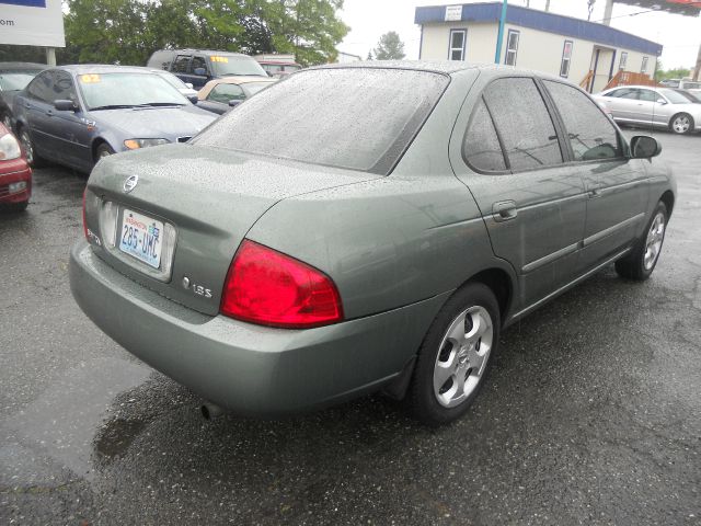 Nissan Sentra E43 Sedan