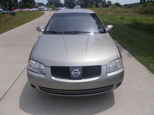 Nissan Sentra E43 Sedan